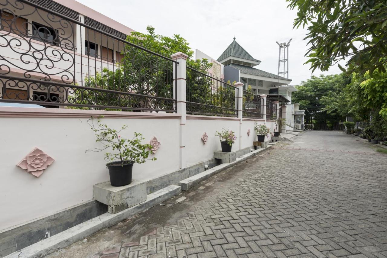 Koolkost Syariah Near Upn Veteran Hotel Medokanayu Екстериор снимка